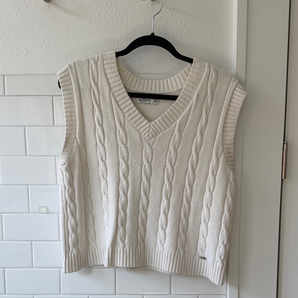 Hollister Cream Cable Knit V-Neck Sweater Vest